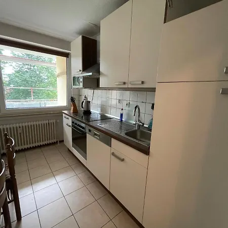 Apartment Schoene Einfache Mitten In