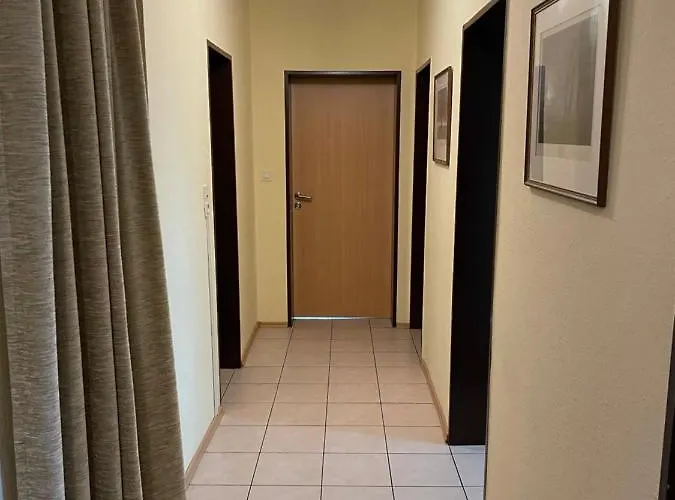 Schoene Einfache Mitten In