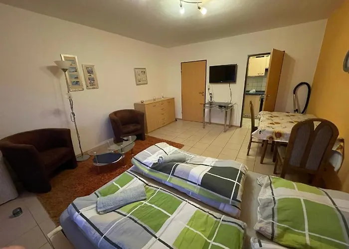 Schoene Einfache Mitten In